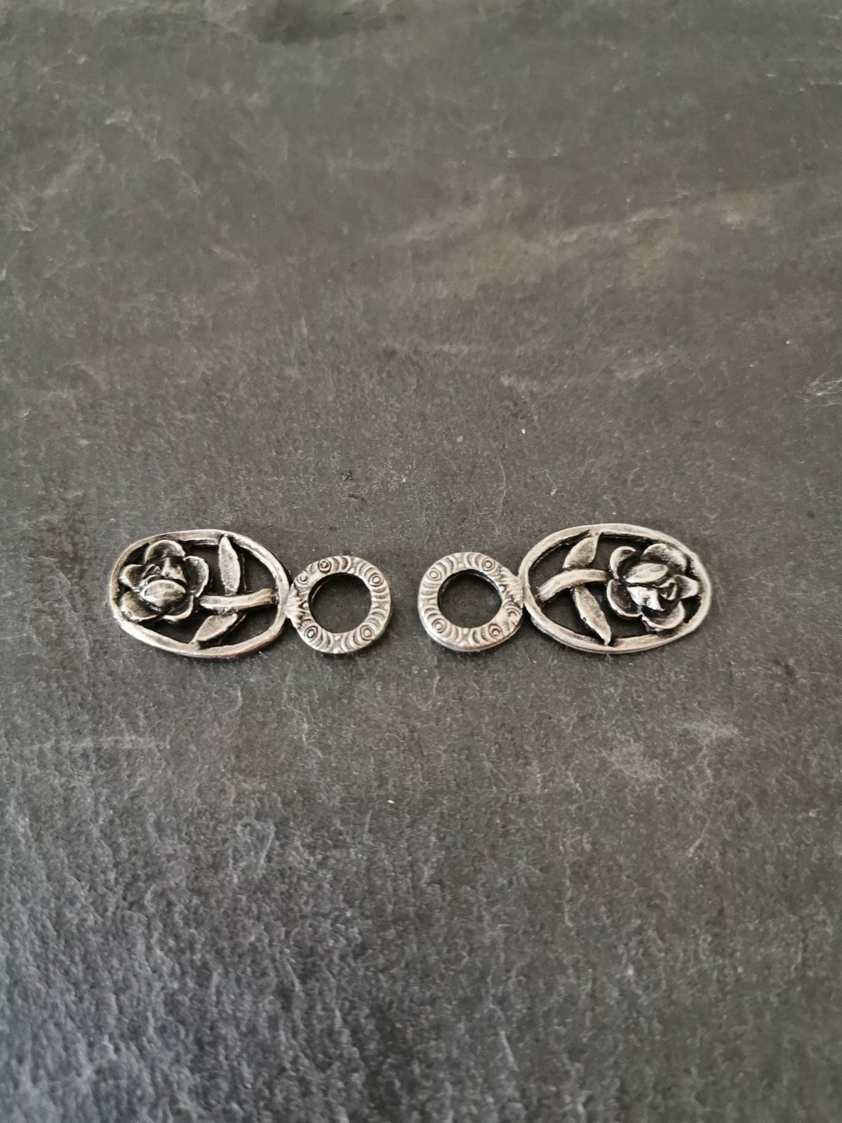 2er Set Miederhaken "Rose" Dirndlhaken altsilber metall Miederösen Rosenmiederösen
