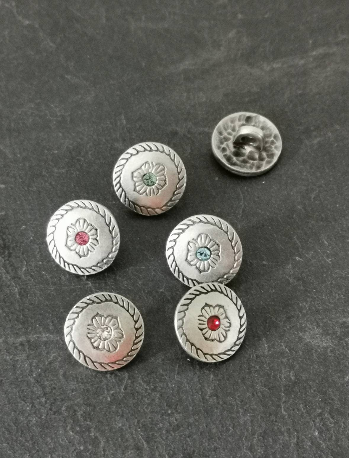 Dirndlknopf kristall metall rund 15mm - grün, kristall, rosa, blau, Dirndlknöpfe Trachtenknöpfe Metallknöpfe Ösenknöpfe altsilber silber