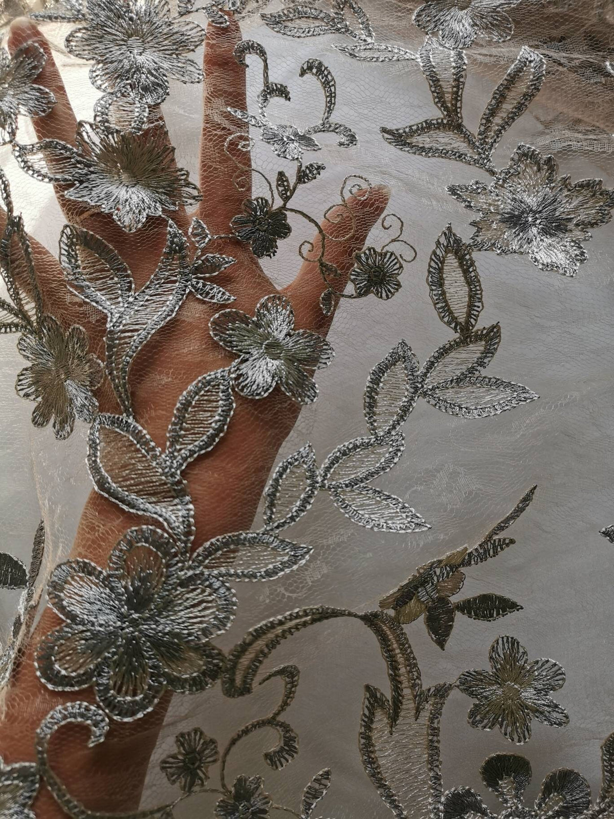 Edle Cremefarbene Spitze Meterware gestickt / bestickt creme grau elfenbein Hochzeitsspitze Brautkleidspitze Blumenmädchen Taufkleid