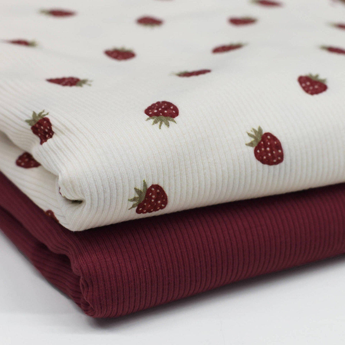 Erdbeeren Rippstrick Jersey Stoff bordeaux | Baumwoll Jersey mit Lycra | Rib Jersey Stretch Stoff | Rippstoff Meterware | Früchte